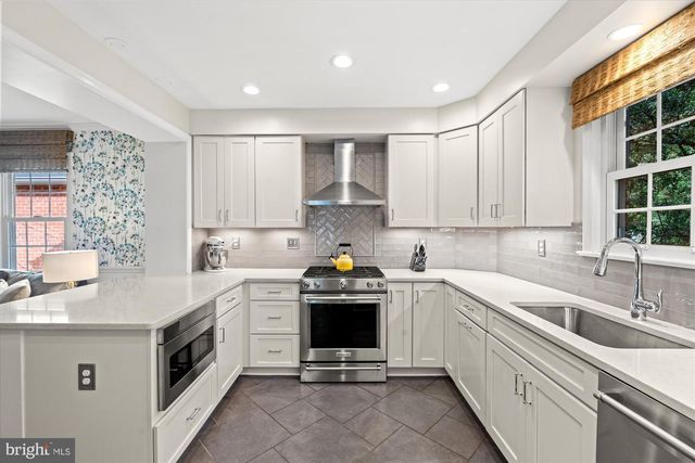 2229 N QUANTICO ST, Arlington, VA 22205