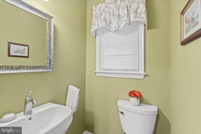 2229 N QUANTICO ST, Arlington, VA 22205
