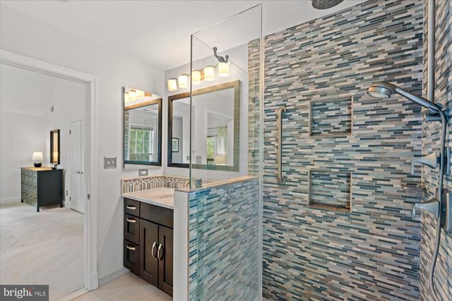 2229 N QUANTICO ST, Arlington, VA 22205