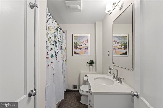 2229 N QUANTICO ST, Arlington, VA 22205