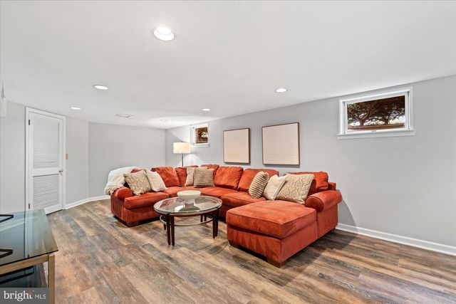 2229 N QUANTICO ST, Arlington, VA 22205