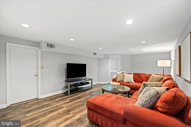 2229 N QUANTICO ST, Arlington, VA 22205
