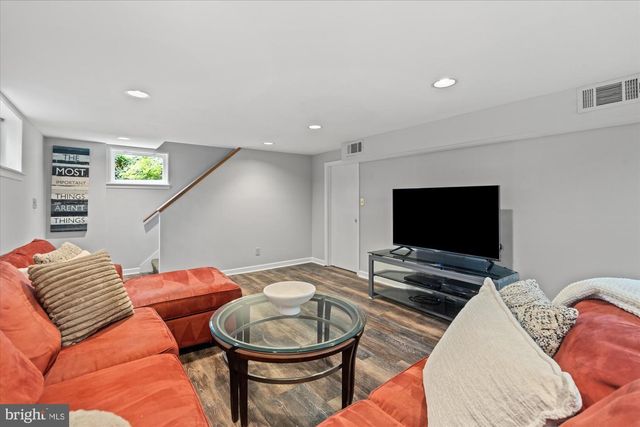 2229 N QUANTICO ST, Arlington, VA 22205