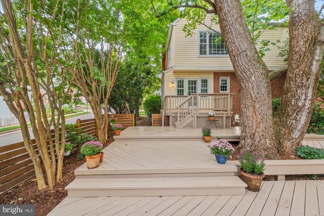 2229 N QUANTICO ST, Arlington, VA 22205