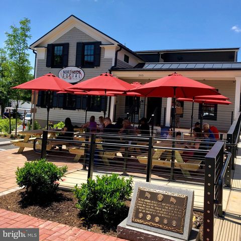 2229 N QUANTICO ST, Arlington, VA 22205