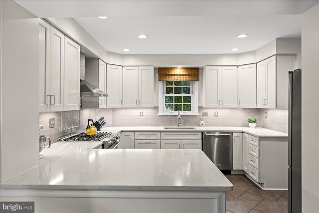 2229 N QUANTICO ST, Arlington, VA 22205