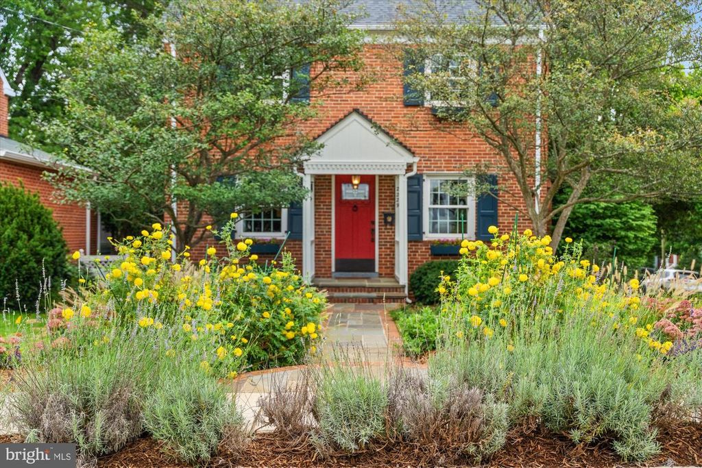 2229 N QUANTICO ST, Arlington, VA 22205