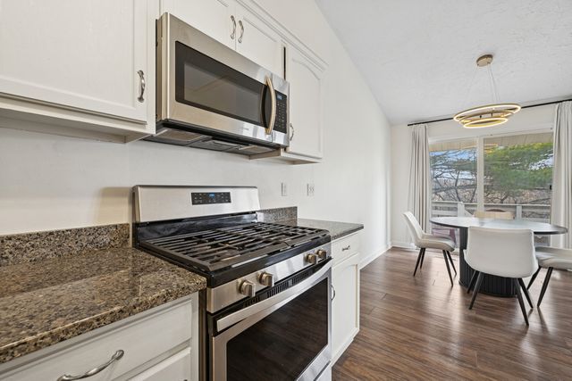 4657 High Point Drive 32, Rockford, IL 61114