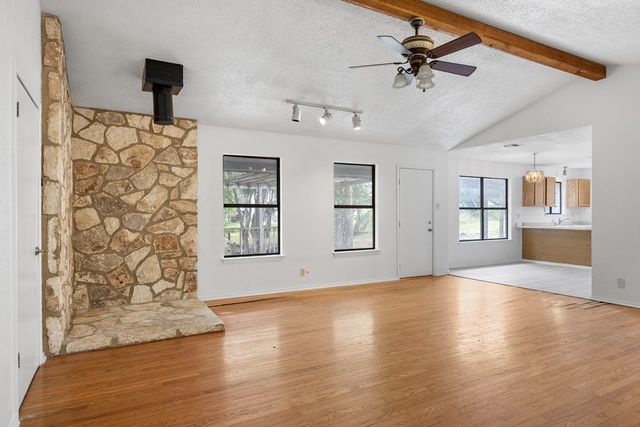 127 White Tail Dr, Kerrville, TX 78028
