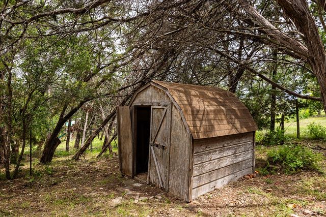 127 White Tail Dr, Kerrville, TX 78028