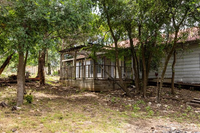 127 White Tail Dr, Kerrville, TX 78028