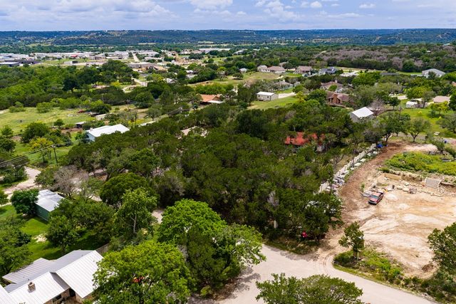127 White Tail Dr, Kerrville, TX 78028