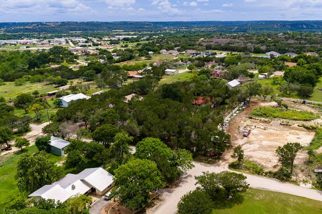 127 White Tail Dr, Kerrville, TX 78028