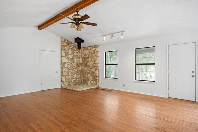 127 White Tail Dr, Kerrville, TX 78028