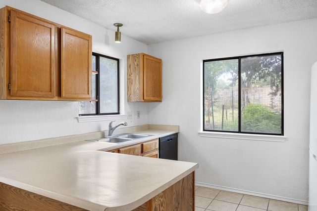 127 White Tail Dr, Kerrville, TX 78028