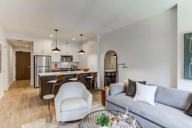 270 Hennepin Avenue 616, Minneapolis, MN 55401