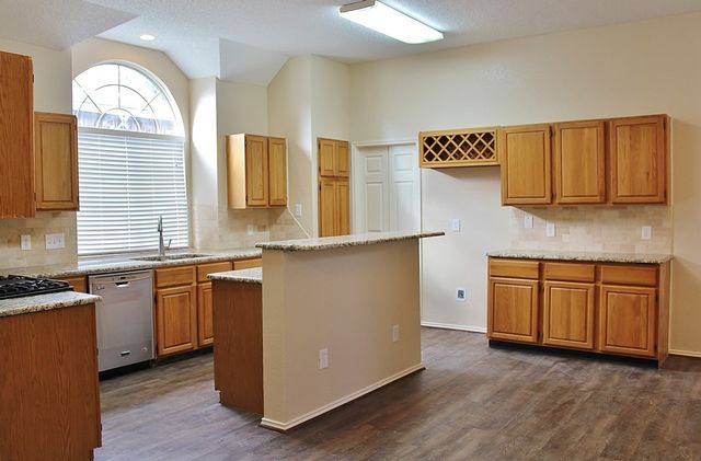 712 Claire View Drive, Desoto, TX 75115