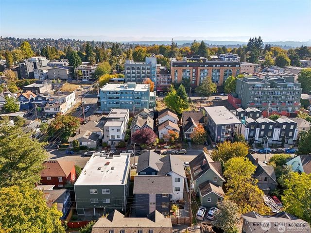 5257 Brooklyn Avenue NE, Seattle, WA 98105