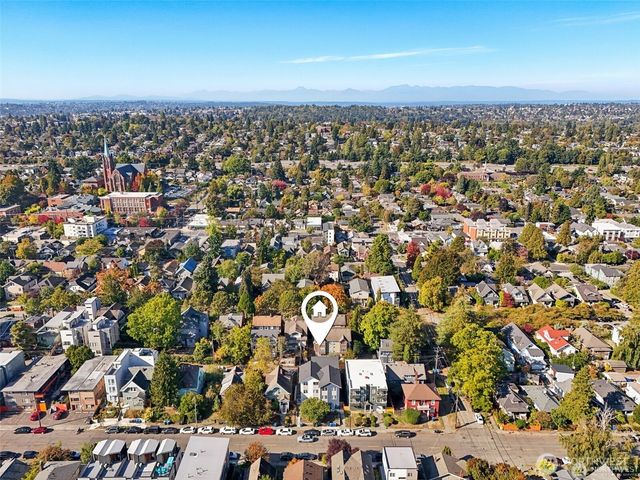 5257 Brooklyn Avenue NE, Seattle, WA 98105