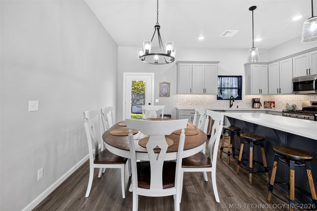 100 N Eufaula Avenue, Coweta, OK 74429