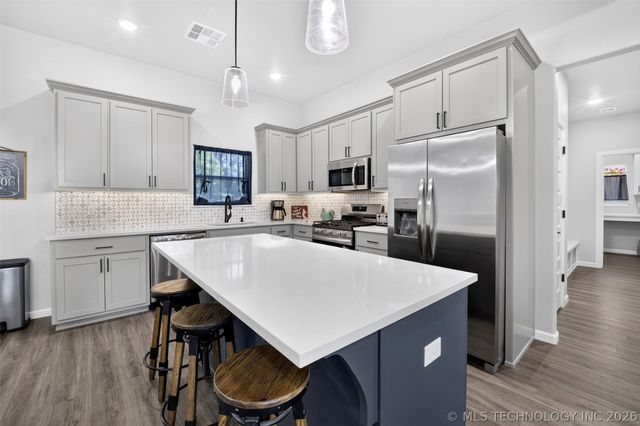 100 N Eufaula Avenue, Coweta, OK 74429