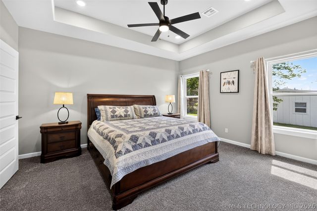 100 N Eufaula Avenue, Coweta, OK 74429