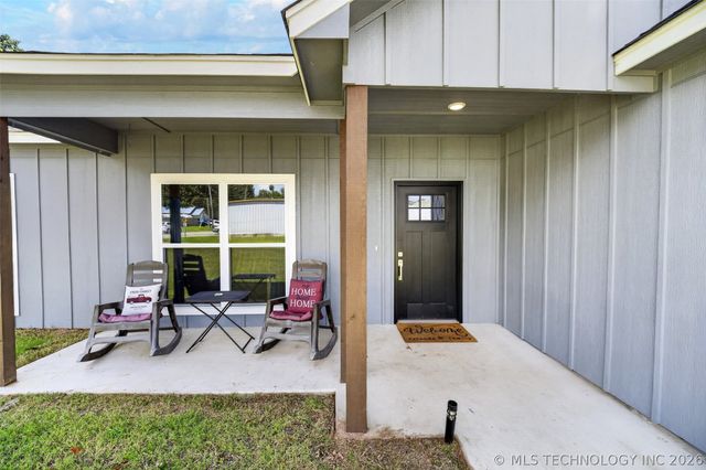 100 N Eufaula Avenue, Coweta, OK 74429