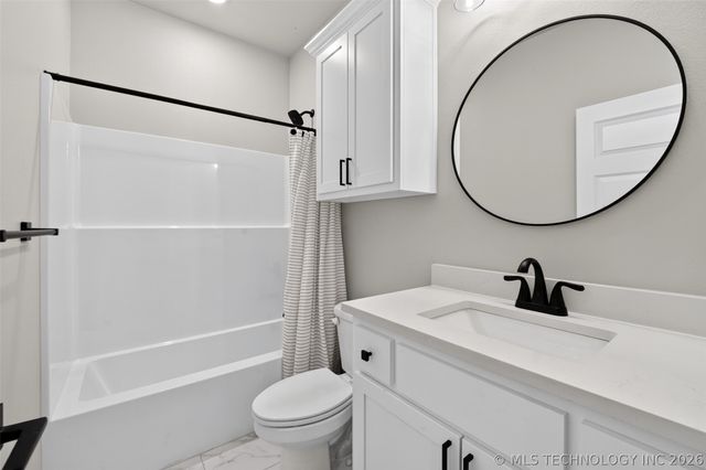 100 N Eufaula Avenue, Coweta, OK 74429