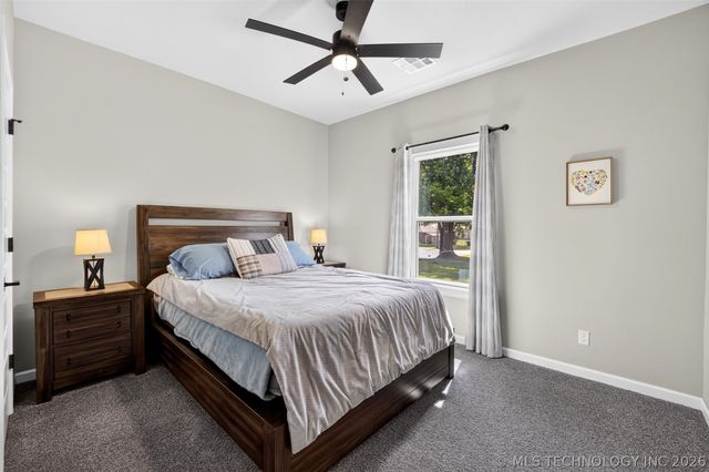 100 N Eufaula Avenue, Coweta, OK 74429