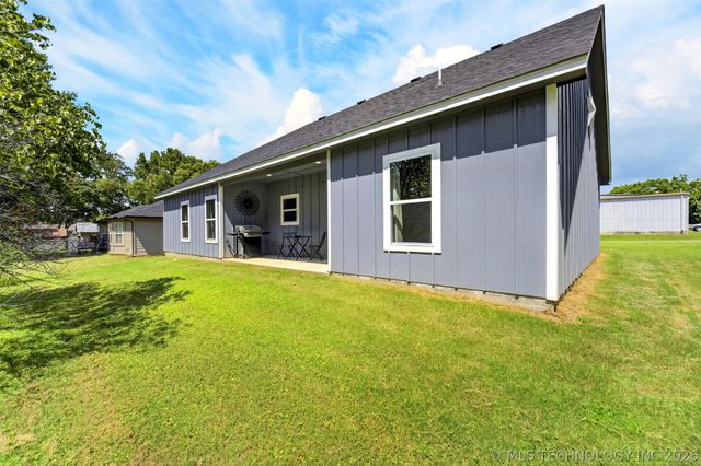 100 N Eufaula Avenue, Coweta, OK 74429