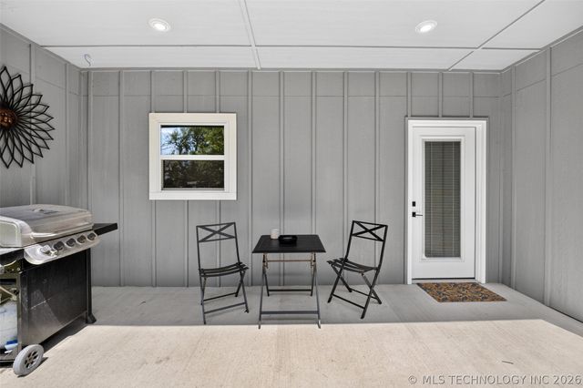 100 N Eufaula Avenue, Coweta, OK 74429
