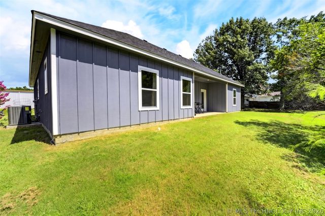 100 N Eufaula Avenue, Coweta, OK 74429