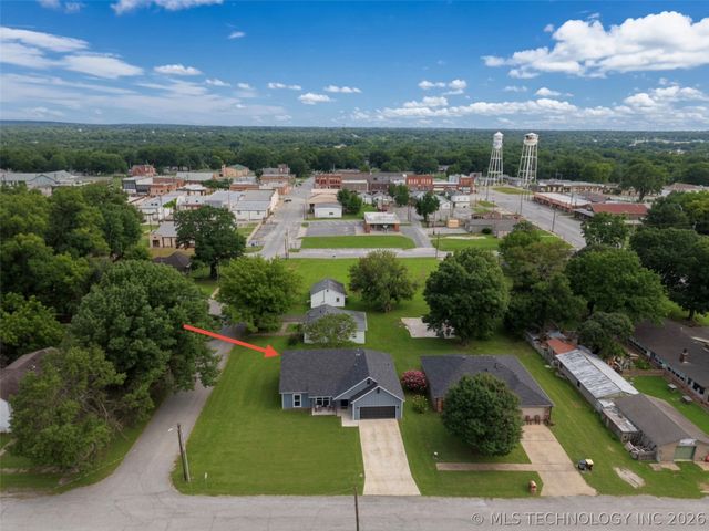 100 N Eufaula Avenue, Coweta, OK 74429