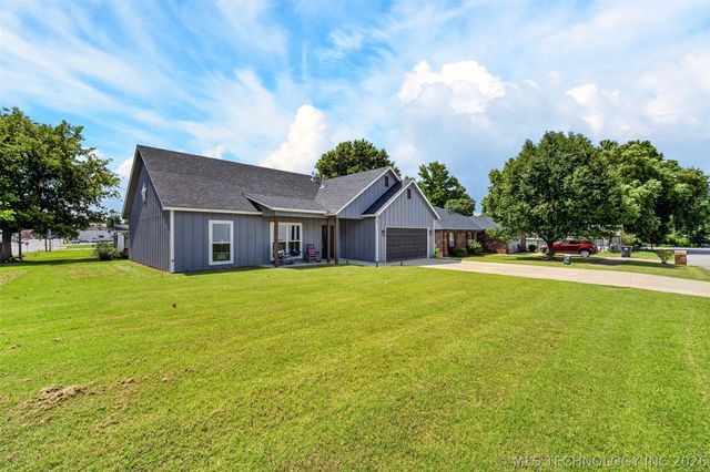 100 N Eufaula Avenue, Coweta, OK 74429