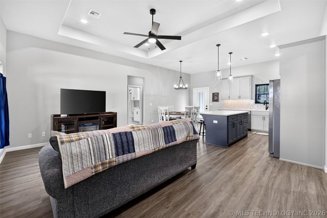 100 N Eufaula Avenue, Coweta, OK 74429