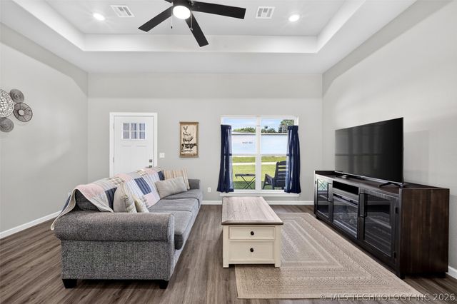 100 N Eufaula Avenue, Coweta, OK 74429