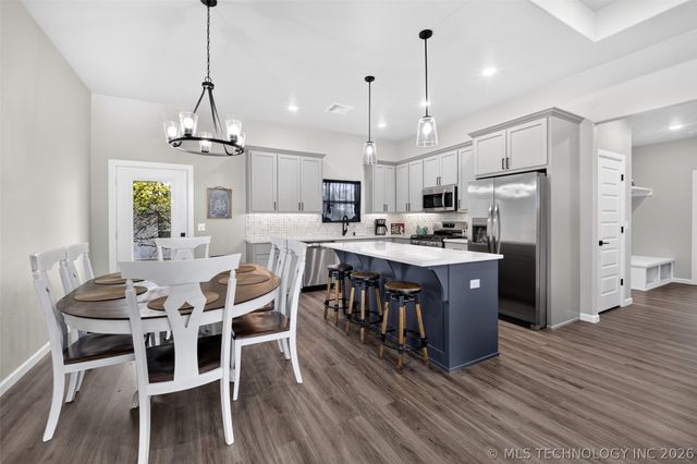 100 N Eufaula Avenue, Coweta, OK 74429