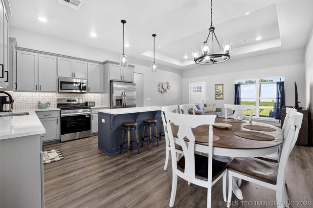 100 N Eufaula Avenue, Coweta, OK 74429