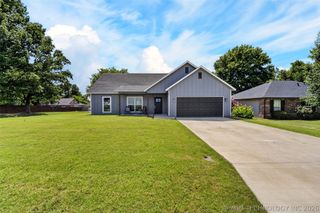 100 N Eufaula Avenue, Coweta, OK 74429