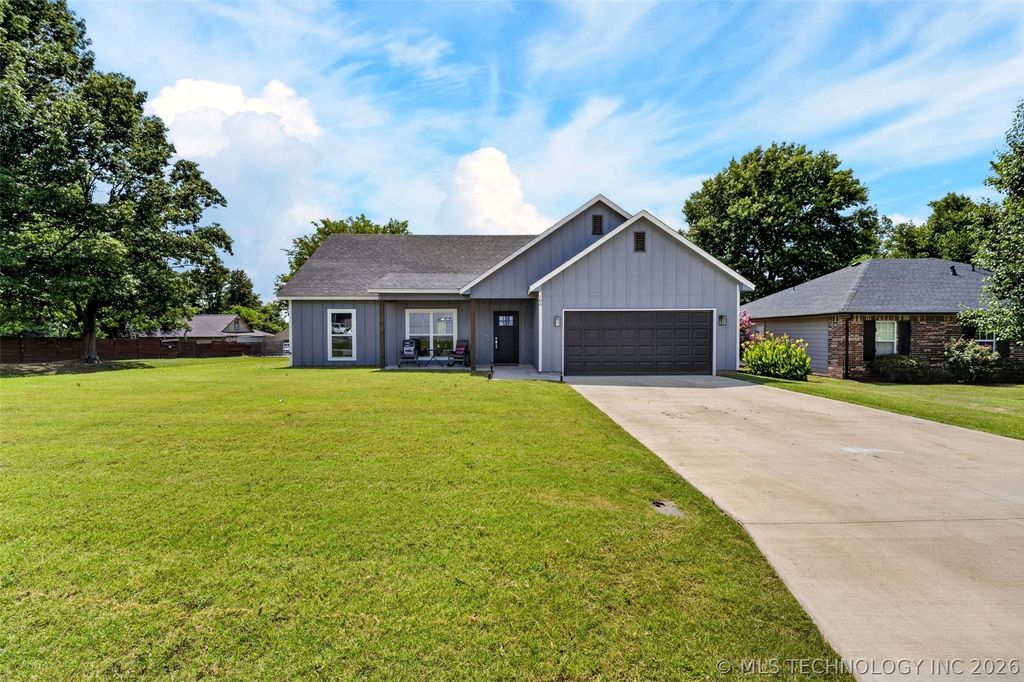 100 N Eufaula Avenue, Coweta, OK 74429