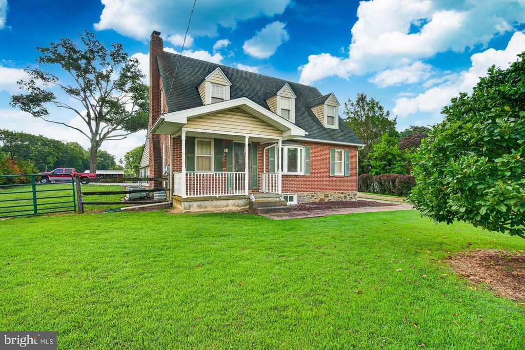 1819 LARKIN RD, UPPER CHICHESTER, PA 19061 — exterior