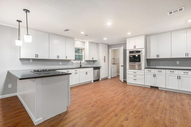 6412 Regal Road, Forest Hill, TX 76119