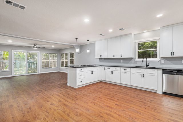 6412 Regal Road, Forest Hill, TX 76119