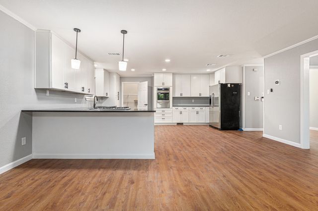 6412 Regal Road, Forest Hill, TX 76119