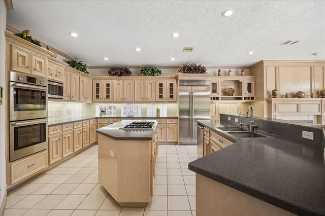 3319 Oakland Drive, Sugar Land, TX 77479