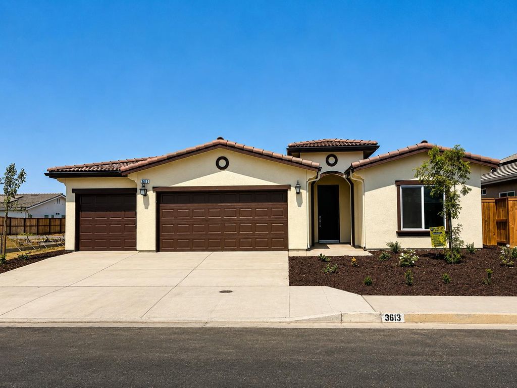Image 1 of property listing at 3813 Via Capitola, Madera, CA 93637