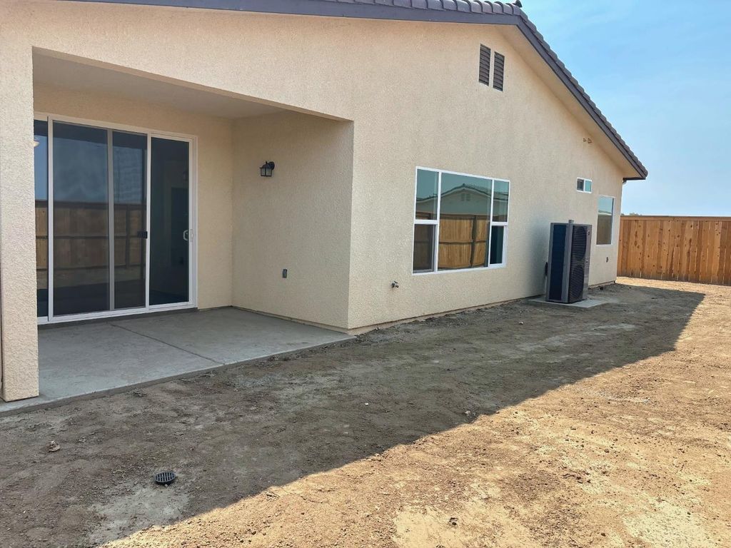 Image 12 of property listing at 3813 Via Capitola, Madera, CA 93637