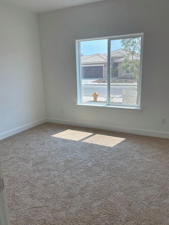 Image 5 of property listing at 3813 Via Capitola, Madera, CA 93637