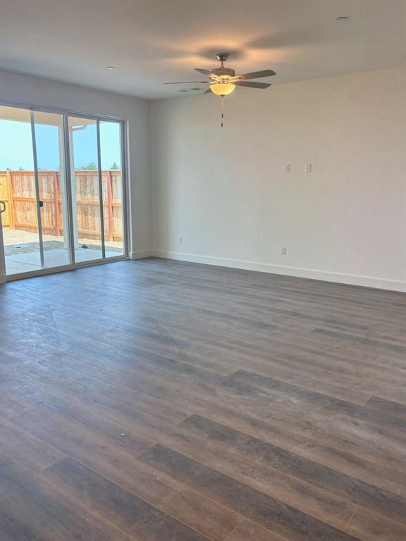 Image 9 of property listing at 3813 Via Capitola, Madera, CA 93637