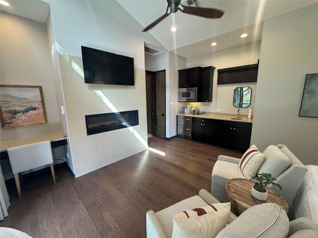 2113 Barbaro Way WAY 17, Spicewood, TX 78669